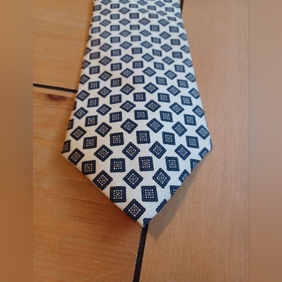 NWOT Bert Pulitzer 100% Silk Necktie Geometric Pattern Cream and Blue - Picture 2 of 5